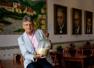 Harry Meens Alfa Bier met Meens Stamgist