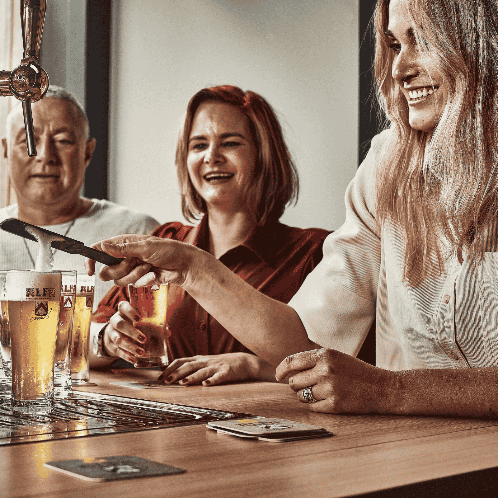 kerst bedrijfsfeest Alfa Brouwerijcafé taptafel collega's