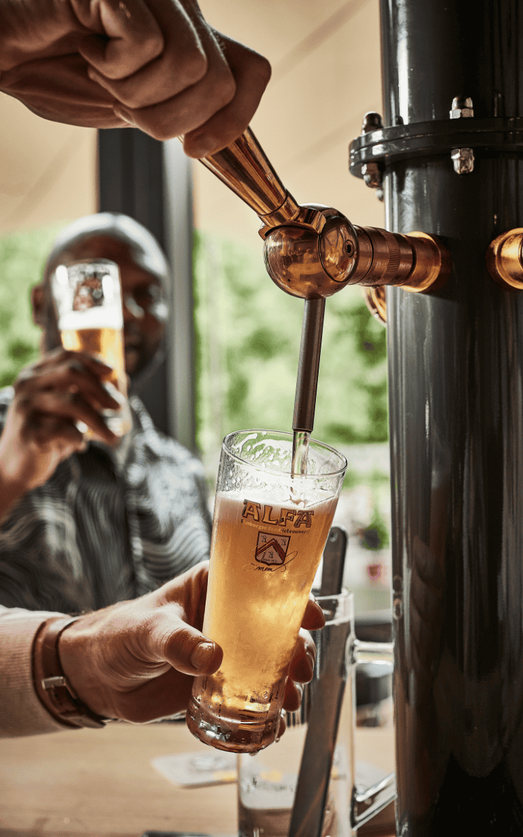 indoor activiteit teamuitje zelf bier tappen